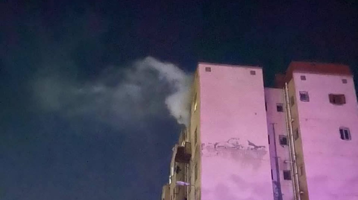 النيران كانت هتاكلهم.. الحماية المدنية تنقذ سيدة وابنتها من حريق احتجزهما داخل شقتهما ببورسعيد النيران كانت هتاكلهم.. الحماية المدنية تنقذ سيدة وابنتها من حريق احتجزهما داخل شقتهما ببورسعيد