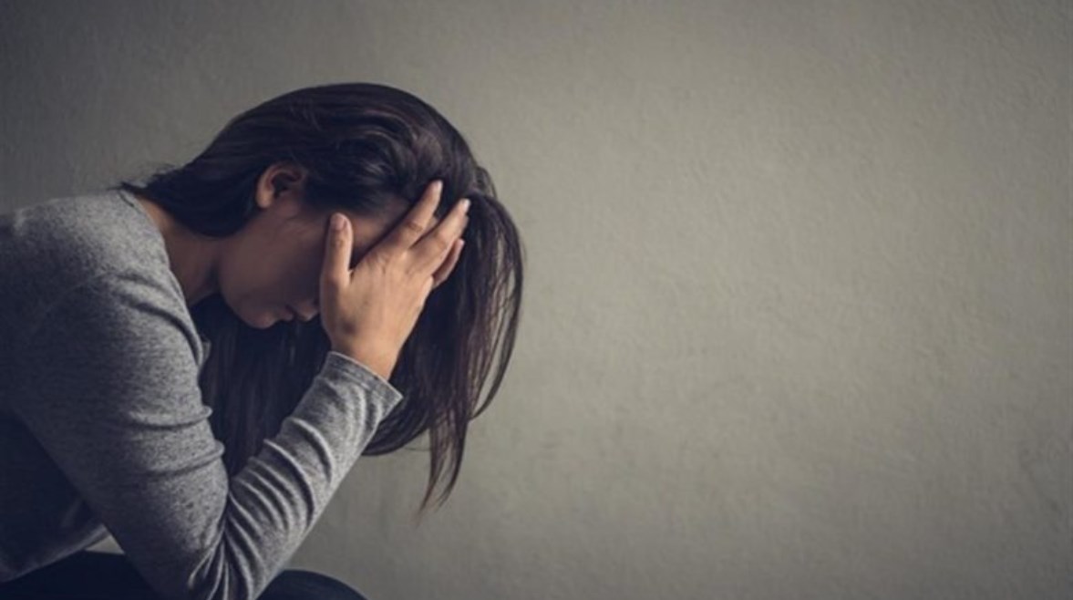 سيدة تبكي _ تعبيرية سيدة تبكي _ تعبيرية