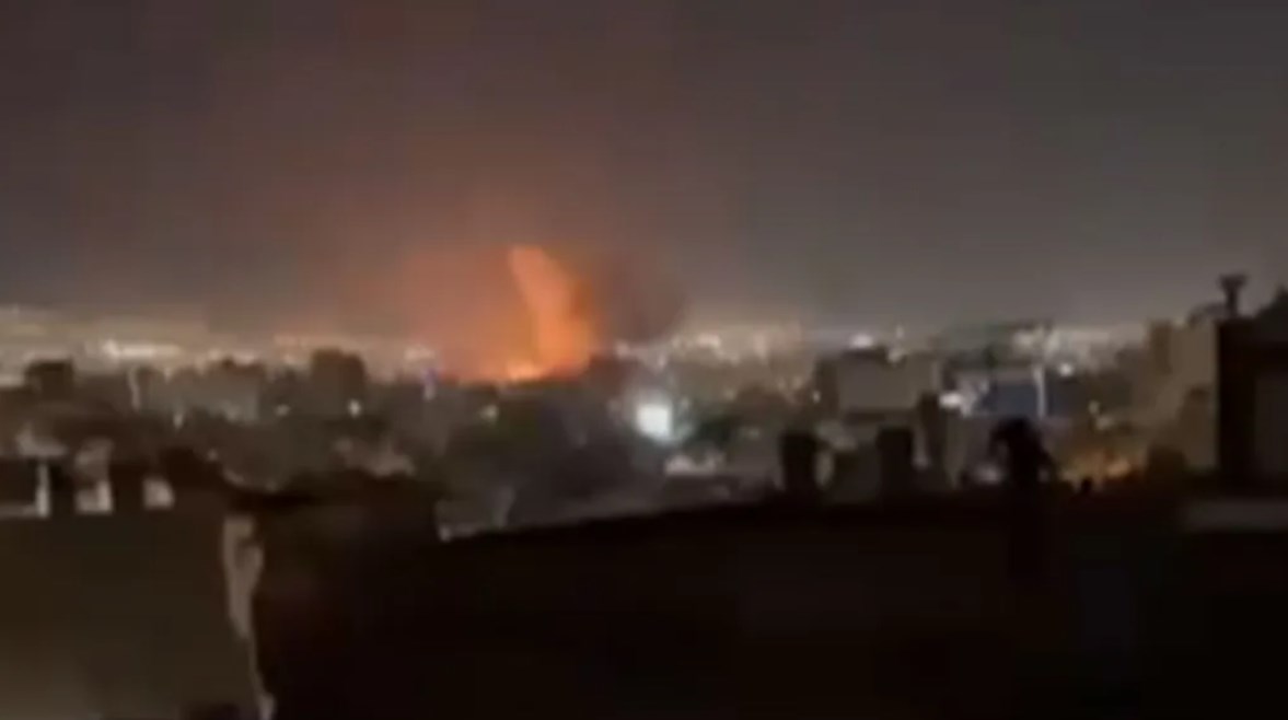 صورة متداولة لانفجار في العاصمة الإيرانية طهران صورة متداولة لانفجار في العاصمة الإيرانية طهران