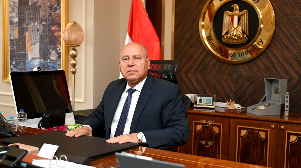 الفريق كامل الوزير وزير النقل والصناعة الفريق كامل الوزير وزير النقل والصناعة