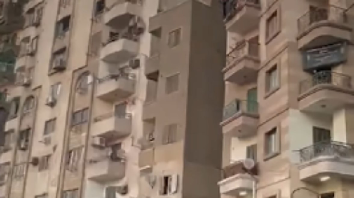 جانب من عقار السيدة زينب الآيل للسقوط جانب من عقار السيدة زينب الآيل للسقوط