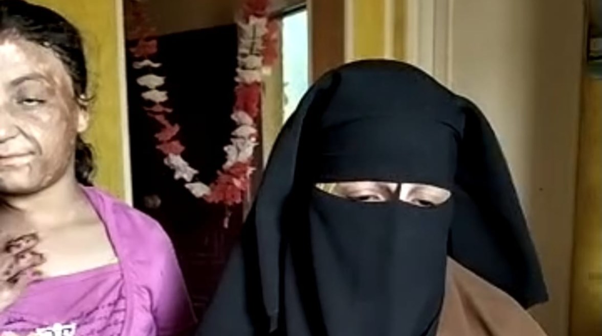 صورة الطفلة مع الأم صورة الطفلة مع الأم