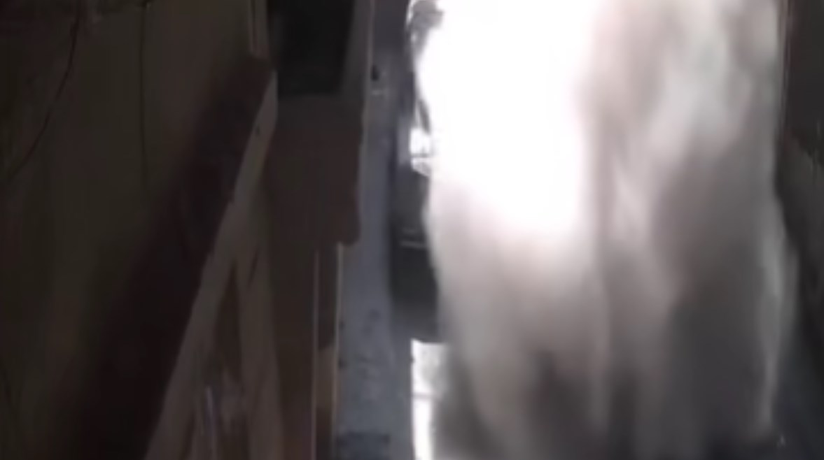 لحظة انهيار عقارين حدائق القبة لحظة انهيار عقارين حدائق القبة