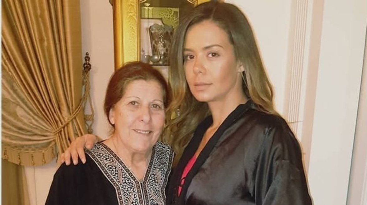 إيمي سالم وجدتها إيمي سالم وجدتها