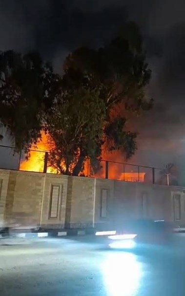 حريق داخل السكة الحديد في الزقازيق