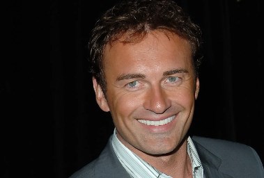  الممثل الأسترالي الراحل جوليان مكماهون “Julian McMahon”