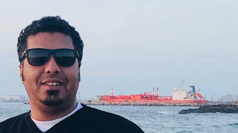 الروائي منعم زيدان