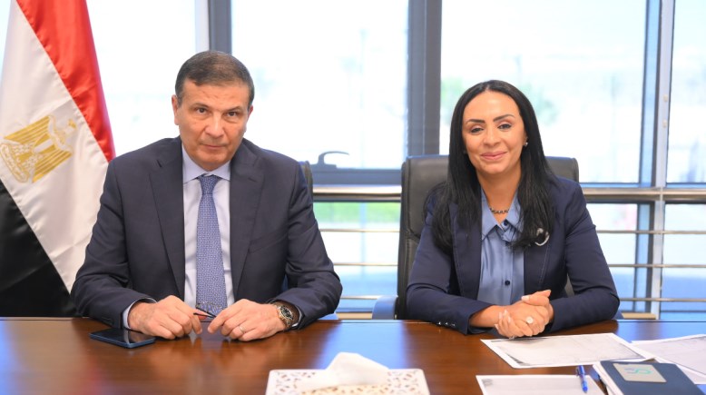 وزيرة التضامن مايا مرسي في لقائها مع وزير الزراعة علاء فاروق