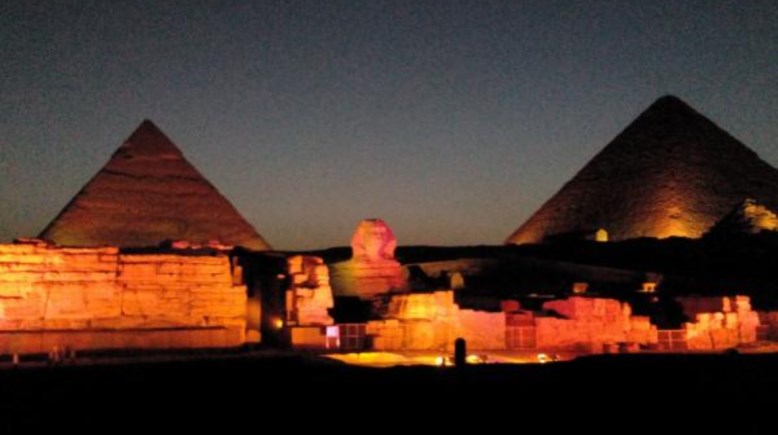 تشغيل عروض الصوت والضوء بمنطقة الأهرامات