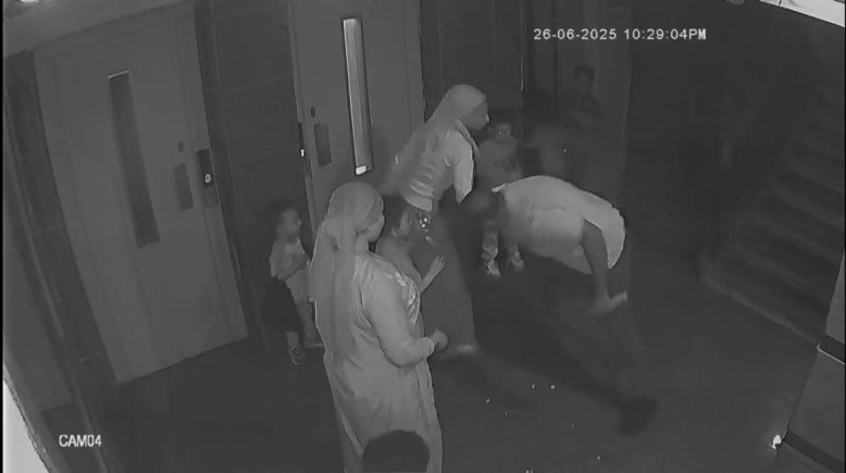 الصحفية المعتدى عليها ببورسعيد تستنكر موقف "حارس العقار وزوجته": ساندوا السائق بدلاً من إنقاذي من الضرب والسحل