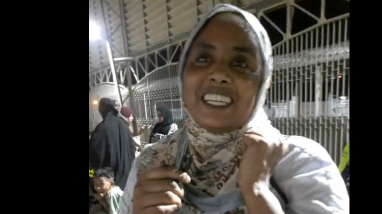 سيدة سودانية خلال رحلة العودة الطوعية من مصر إلى السودان