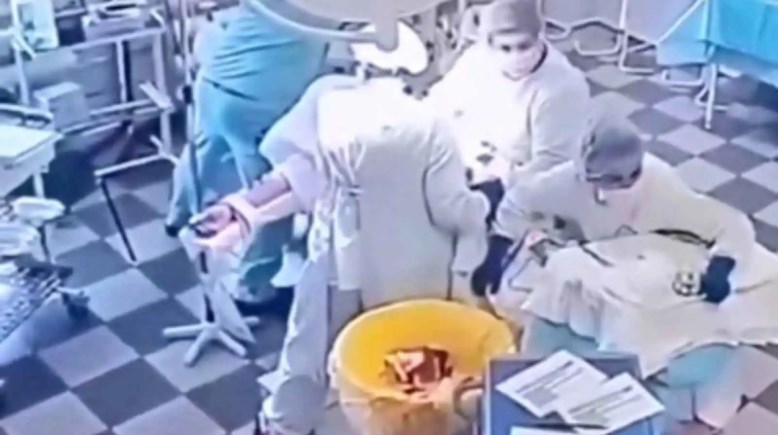 الفريق الطبي أثناء وقوع الزلزال بروسيا