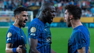 احتفال كوليبالي بهدفه في مانشستر سيتي 