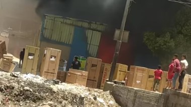 حريق هائل يلتهم مخزنًا
