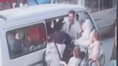 اعتداء على سيدة داخل ميكروباص