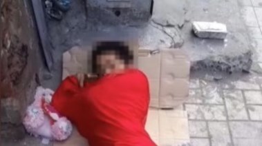  صغيرة تركها والدها بشوارع إسكندرية 