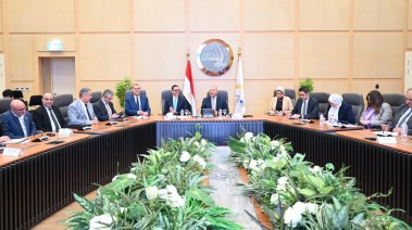 اجتماع وزير الصناعة مع وزير الاستثمار وممثلي شركات تصنيع السيارات