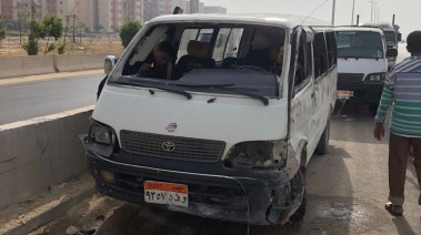 انقلاب ميكروباص على الطريق الدائري