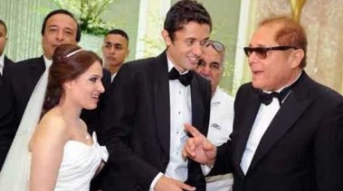 كريم محمود عبد العزيز وزوجته