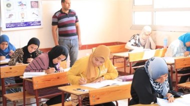 طالبات أثناء الامتحان