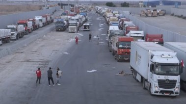 بدء دخول شاحنات المساعدات المصرية إلى قطاع غزة