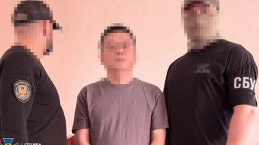 اعتقال رجل صيني وابنه في العاصمة كييف