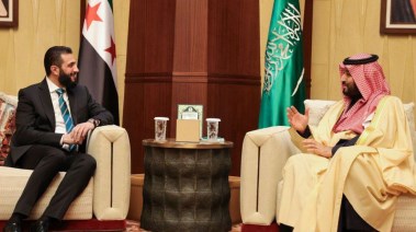 ولي العهد السعودي محمد بن سلمان والرئيس السوري الانتقالي أحمد الشرع