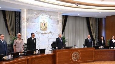  رئيس الوزراء يقف دقيقة حداد على أرواح شهداء حادث الطريق "الدائري الإقليمي"، وحريق مبنى "سنترال رمسيس"