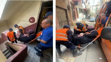جانب من نقل الشرطة لمسنة إلى المستشفى فى البحيرة