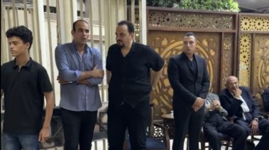 هشام إسماعيل في عزاء والدته