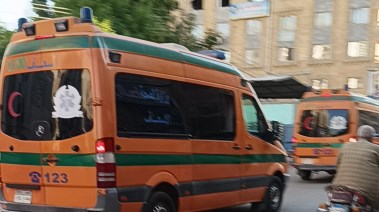صورة اثناء نقل المصابين 
