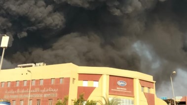 مصنع الكيماويات المحترق بمدينة بدر