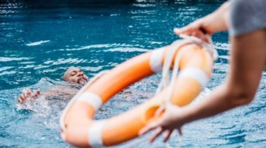 4 خطوات لإنقاذ شخص من الغرق
