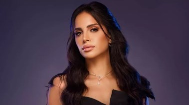 الفنانة آمال ماهر