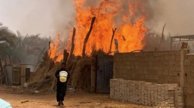 من حرائق بلدة العوينات جنوب غربي ليبيا