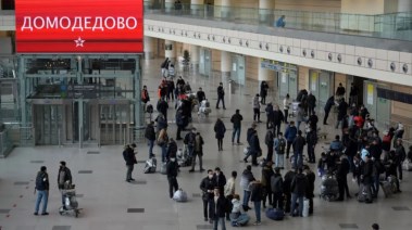 تعطل رحلات الركاب في مطارات موسكو بسبب هجمات أوكرانية
