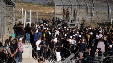 دروز من إسرائيل يقتحمون المنطقة العازلة في الجولان المحتل