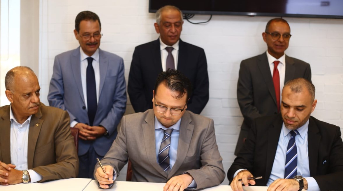 جانب من التوقيع جانب من التوقيع
