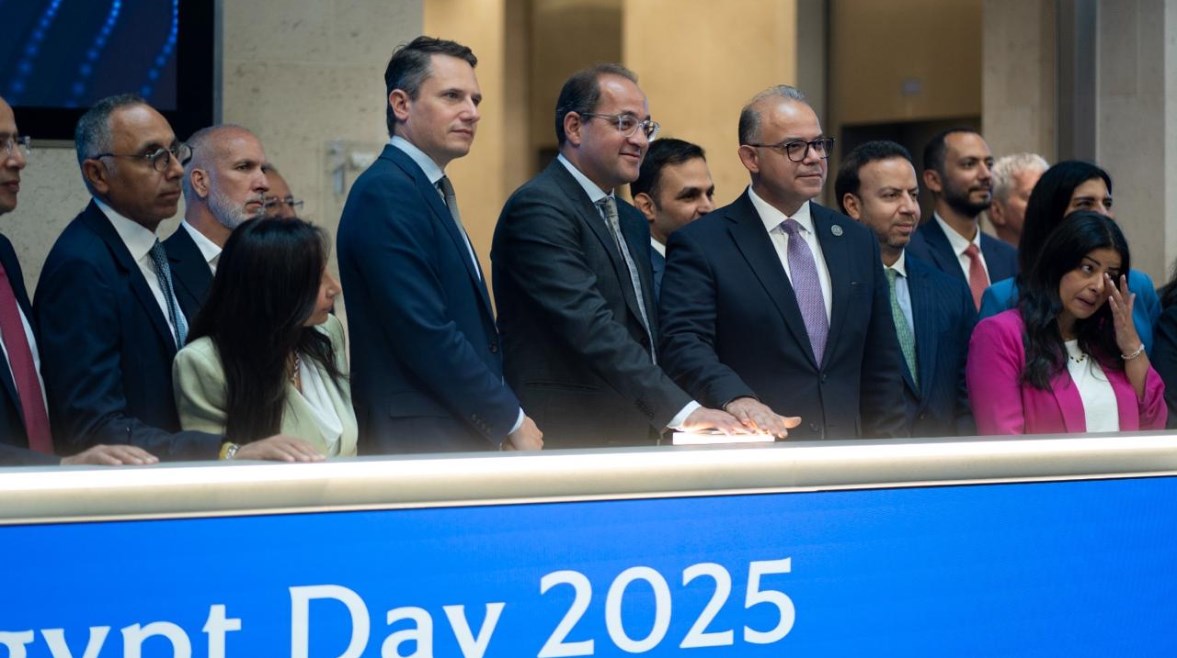 وزير المالية يفتتح جلسة التداول في بورصة لندن وزير المالية يفتتح جلسة التداول في بورصة لندن