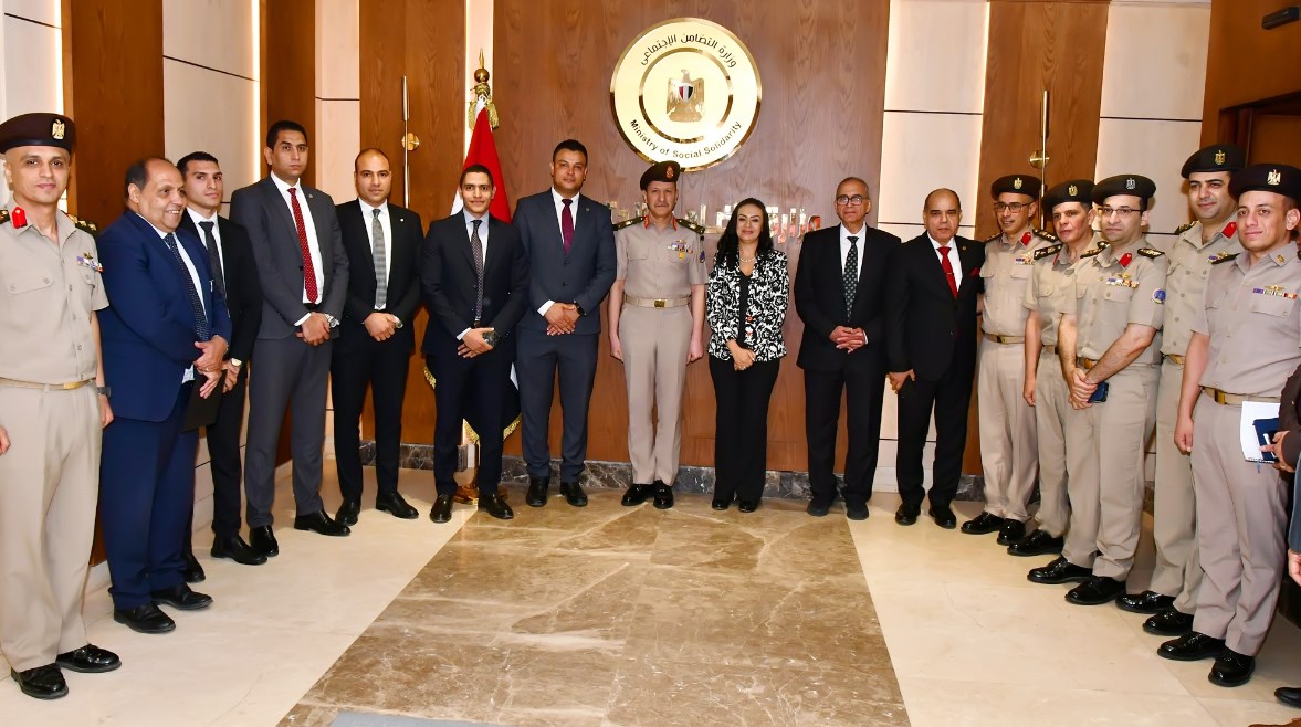 جانب من لقاء وفد التضامن بالجيش جانب من لقاء وفد التضامن بالجيش