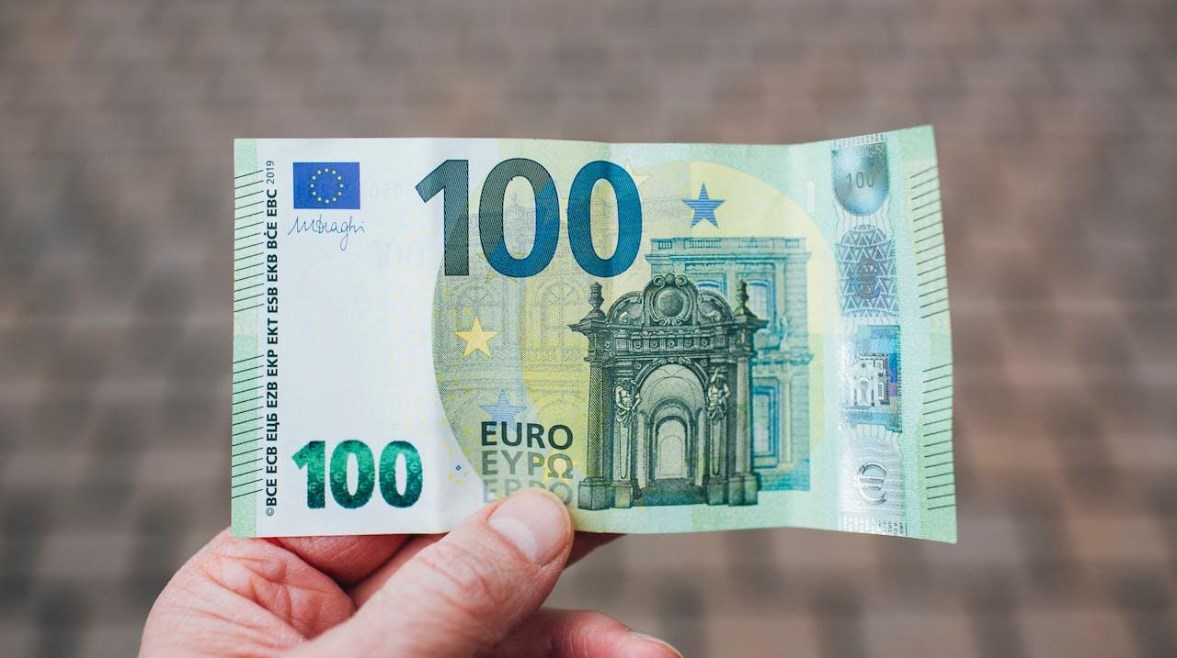 سعر اليورو أمام الجنيه سعر اليورو أمام الجنيه