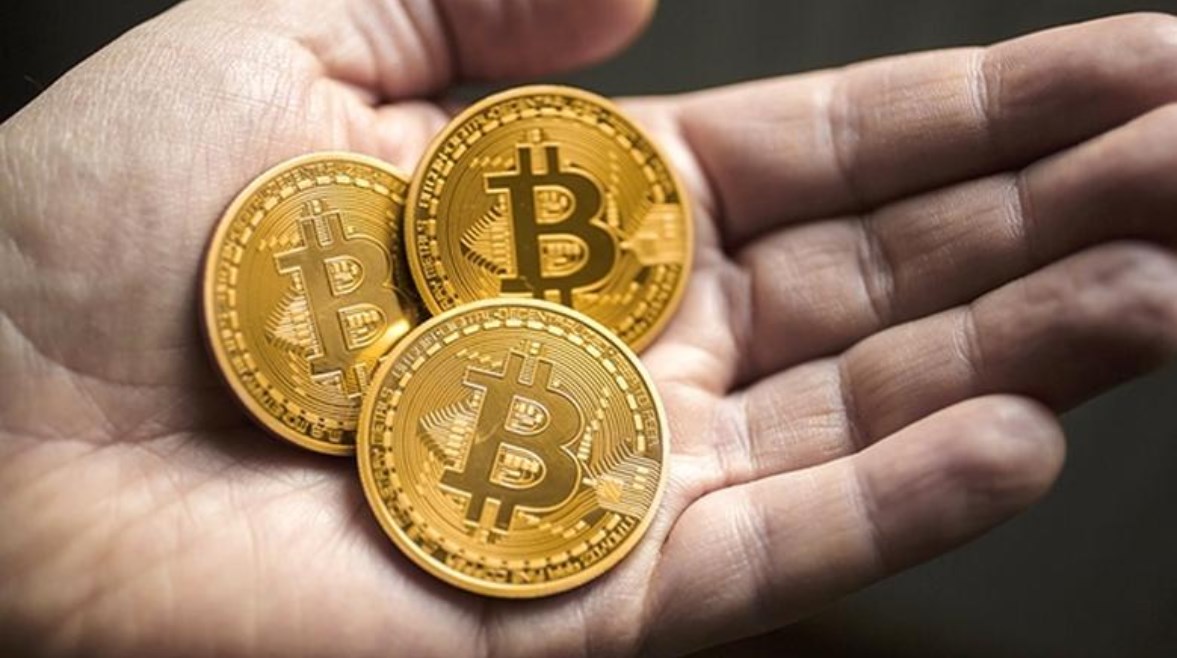 العملة المشفرة "بيتكوين" العملة المشفرة "بيتكوين"