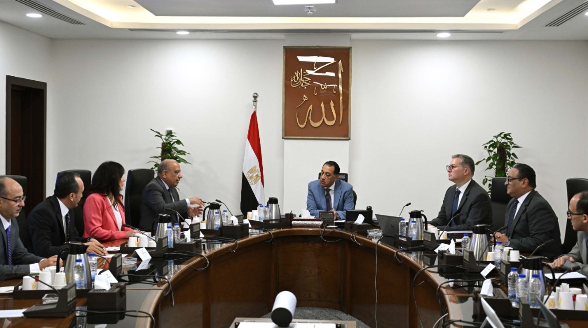 اجتماع رئيس الوزراء اليوم مع عدد من الوزراء اجتماع رئيس الوزراء اليوم مع عدد من الوزراء