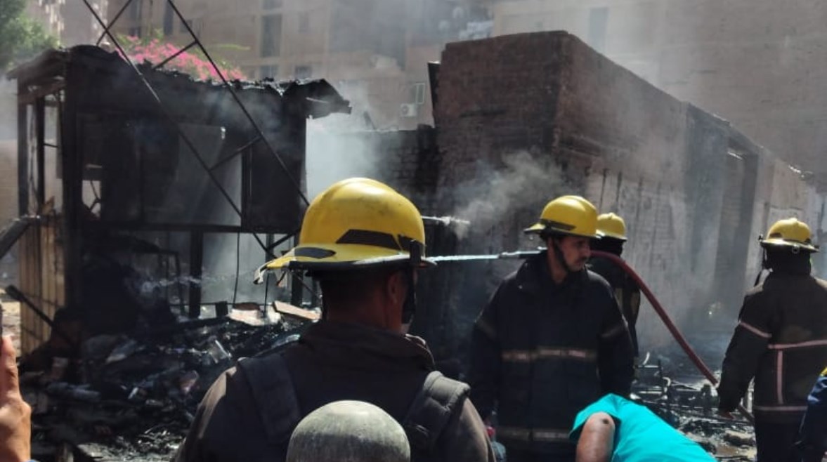 حريق كشك وأرض فضاء في فيصل حريق كشك وأرض فضاء في فيصل