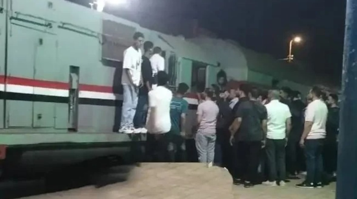 القطار في محطة تلا القطار في محطة تلا