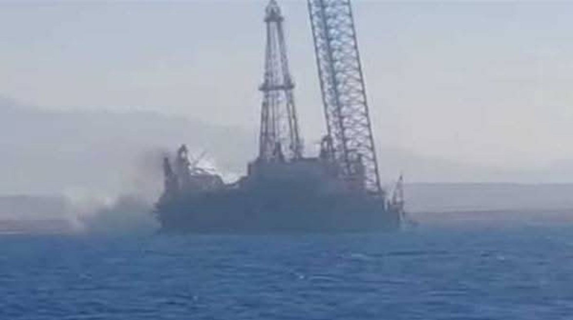 إرسال طائرتي إنقاذ للبحث عن 6 مفقودين في غرق حفار رأس غارب 