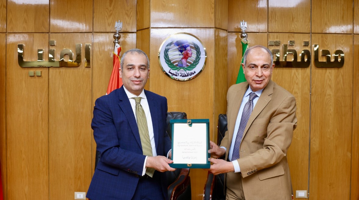 محمد أبو السعود، الرئيس التنفيذي للبنك الزراعي المصري، واللواء عماد كدواني، محافظ المنيا محمد أبو السعود، الرئيس التنفيذي للبنك الزراعي المصري، واللواء عماد كدواني، محافظ المنيا