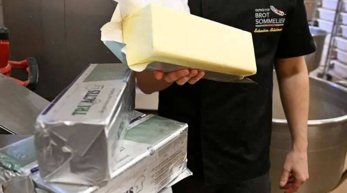 أزمة المعجنات والزبدة-تعبيرية أزمة المعجنات والزبدة-تعبيرية