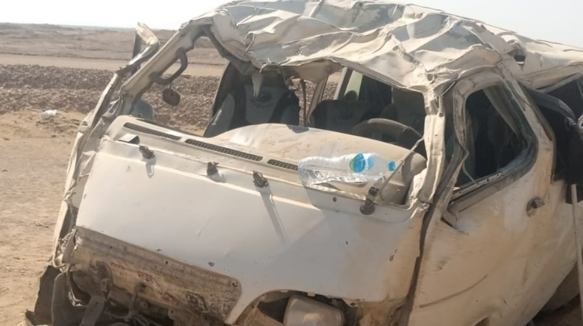 انقلاب ميكروباص بطريق أبو سمبل السياحي