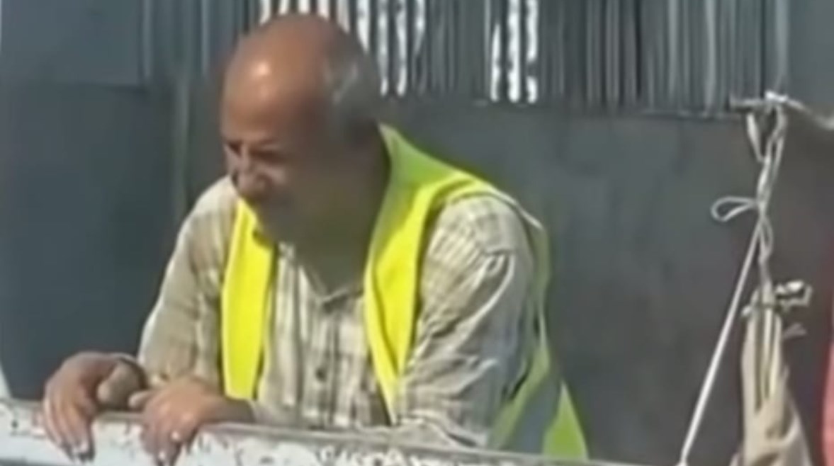 صورة العامل الباكي صورة العامل الباكي